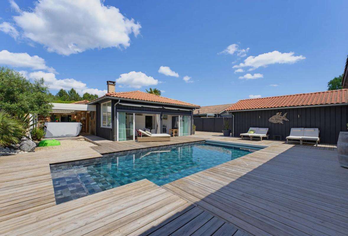 Maison à MARTIGNAS-SUR-JALLE