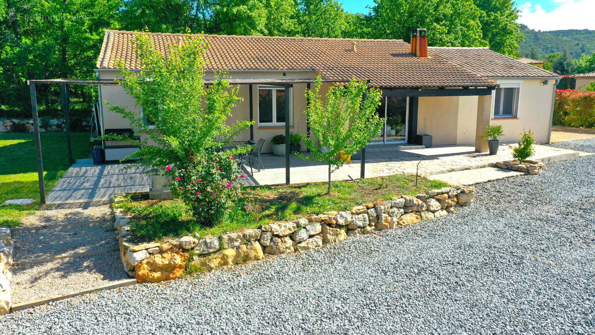 Maison à SAINT-CEZAIRE-SUR-SIAGNE