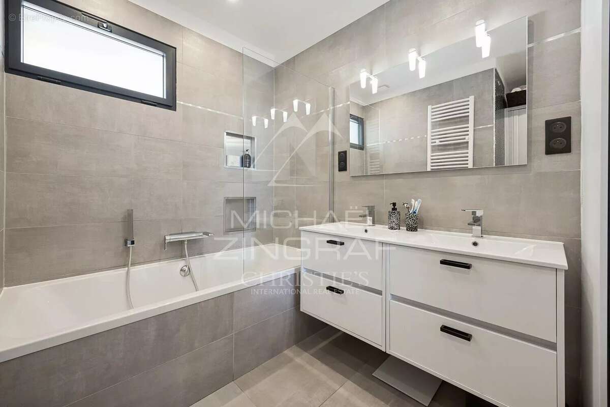 Appartement à MANDELIEU-LA-NAPOULE