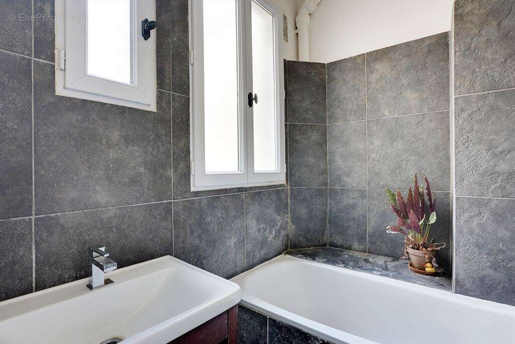 Appartement à PARIS-20E