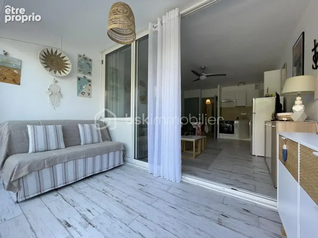 Studio cabine rénové et meublé avec loggia, terrasse et parking – Le Grau-du-Roi, secteur Boucanet - photo 5