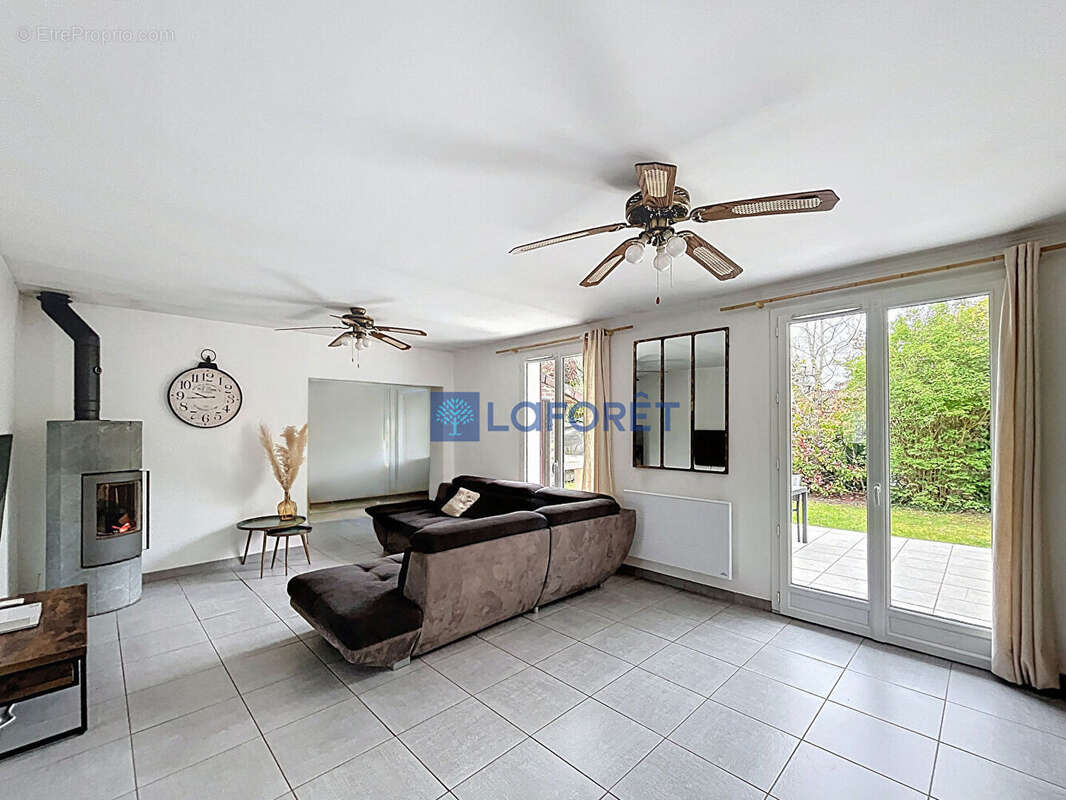 Maison à SAINT-PIERRE-DU-PERRAY