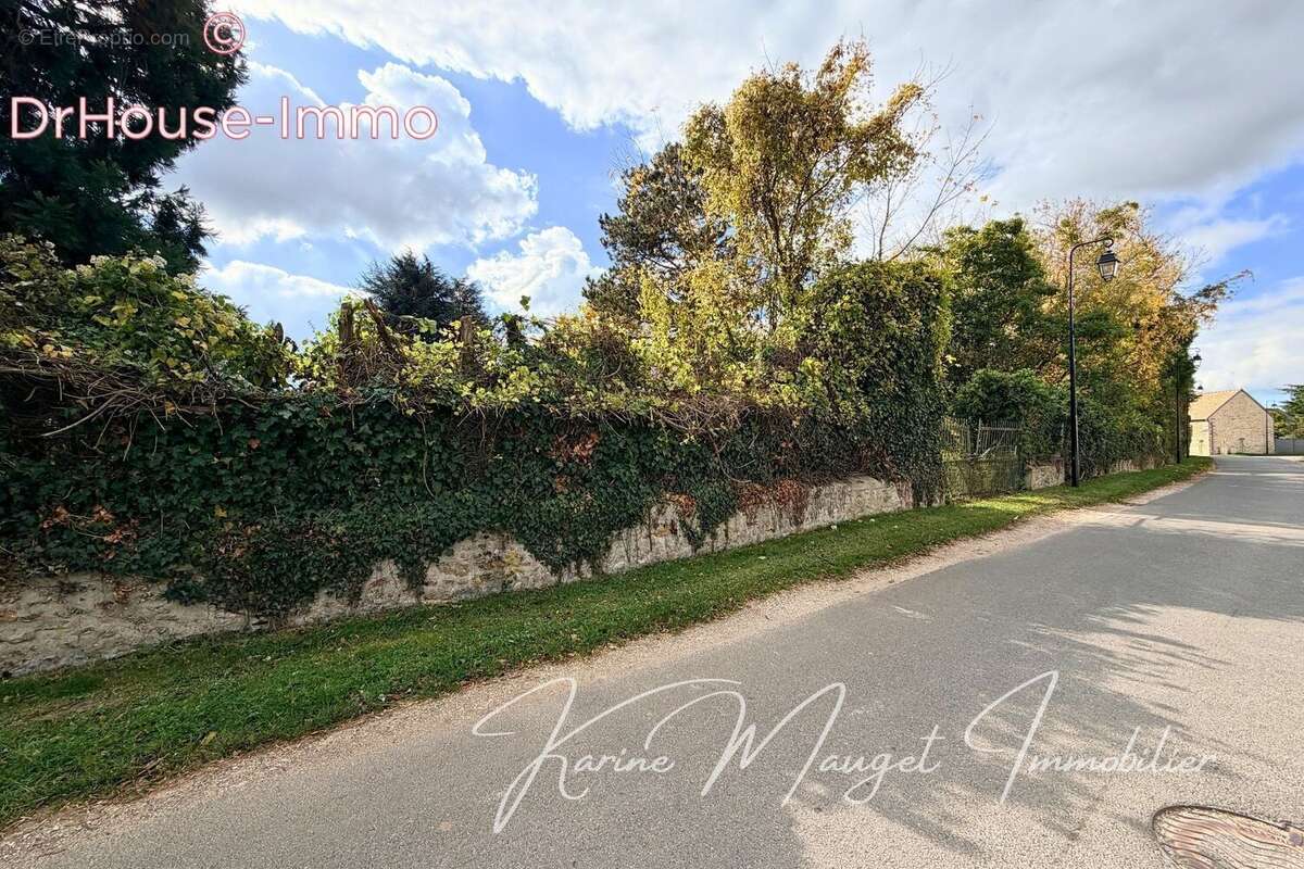 Terrain à LUMIGNY-NESLES-ORMEAUX