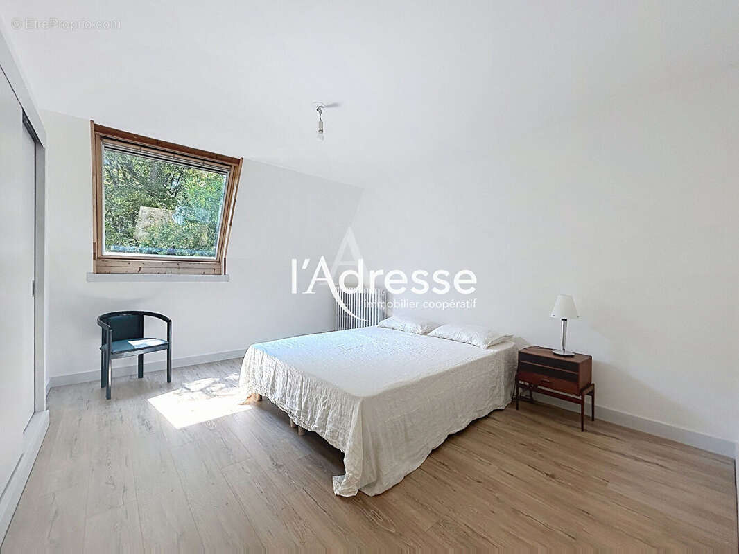 Maison d'architecte à vendre à Chambray-lès-Tours - 215m² sur terrain de 2500m² - photo 9