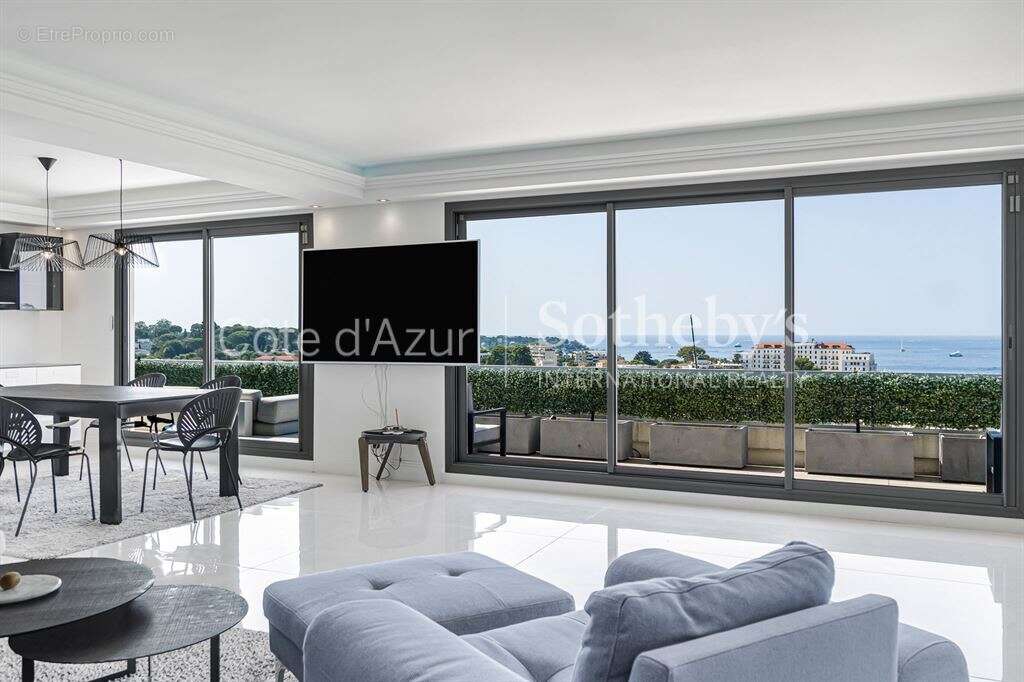 Antibes, penthouse rénové avec terrasse panoramique aux portes du Cap d’Antibes - photo 7