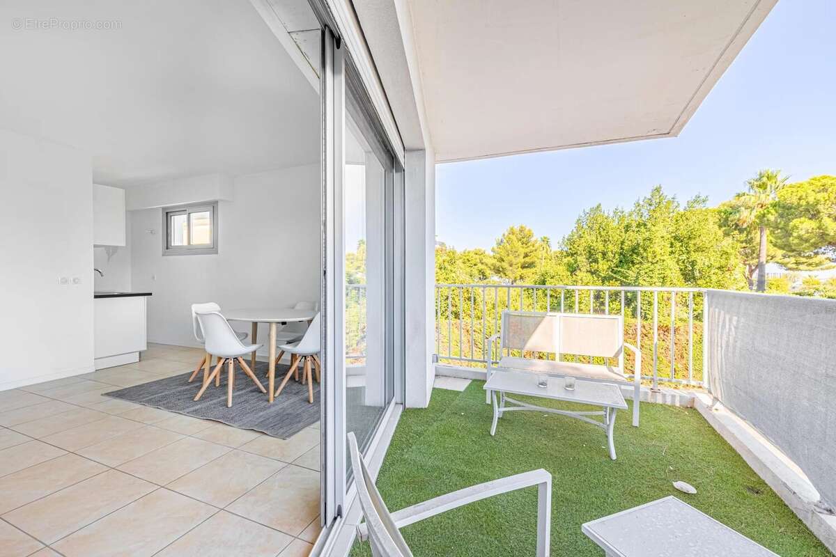 Appartement à SAINT-LAURENT-DU-VAR