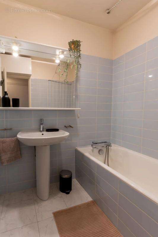 Appartement à COURBEVOIE