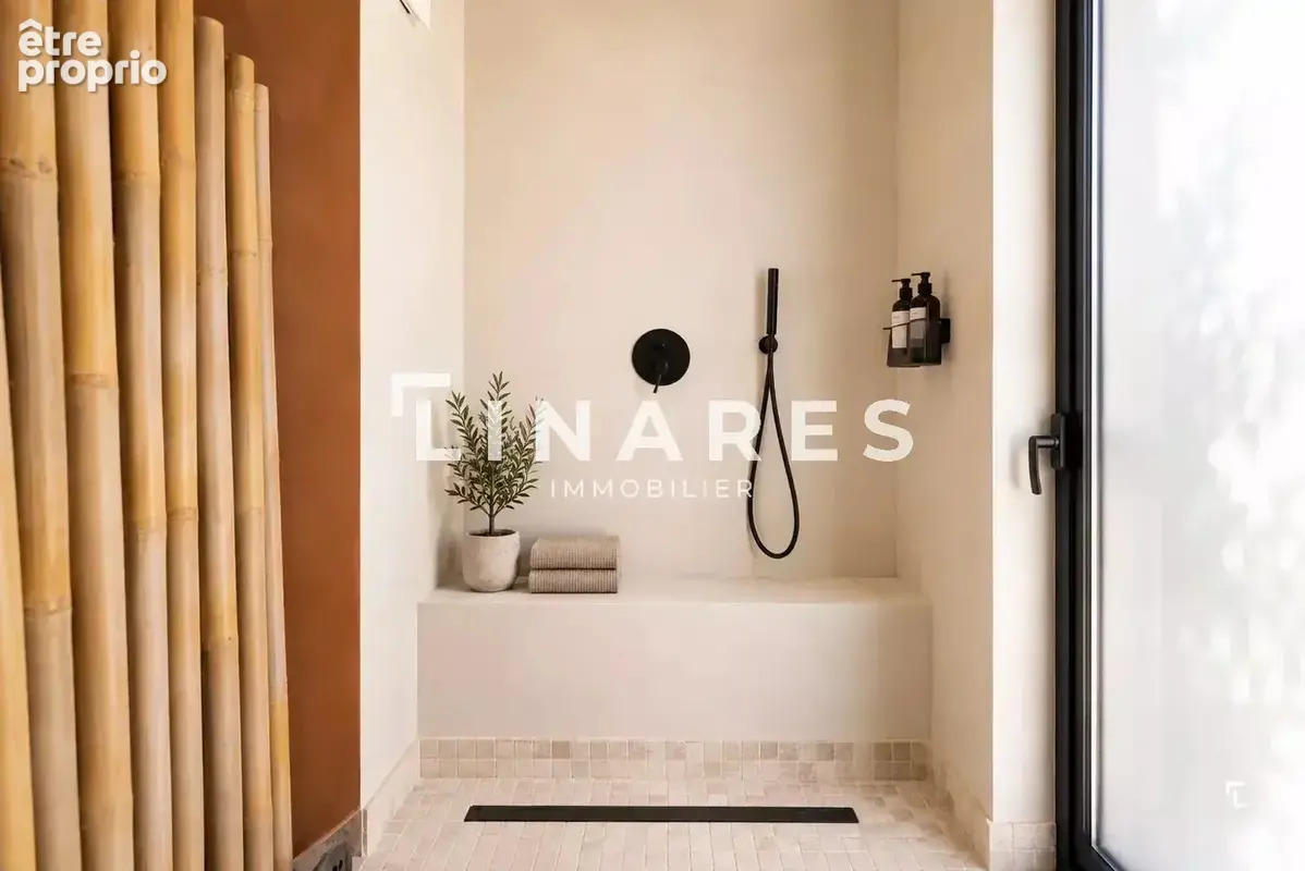 LA PANORAMIQUE - Villa T5 de 200m² - Piscine - Cuisine d'été - Terrain de 785m² - 13011 LA VALENTINE - photo 16