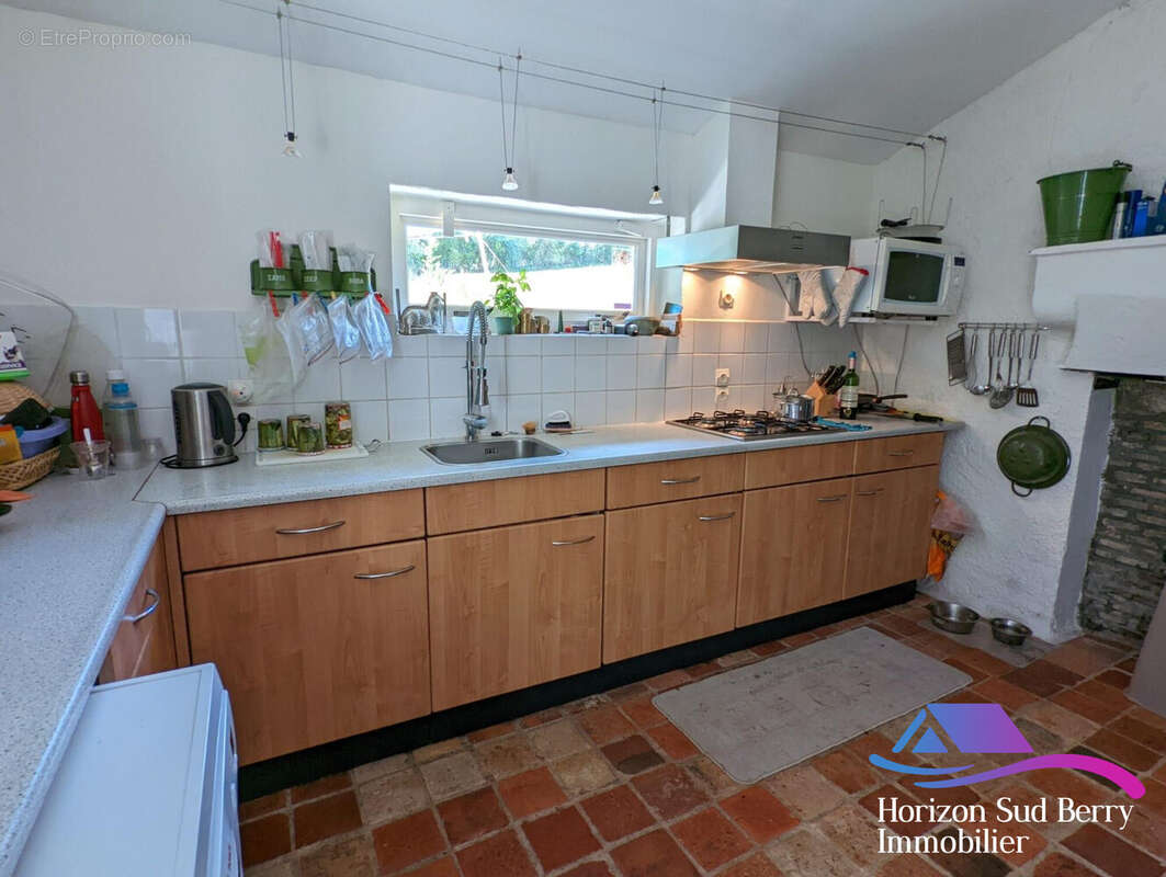 Cuisine avec four à pains (1er logement) - Maison à VICQ-EXEMPLET