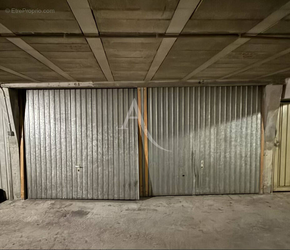 Parking à CAGNES-SUR-MER
