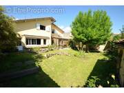 Maison à SAINT-MEDARD-DE-GUIZIERES