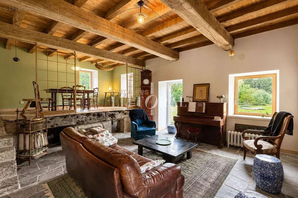 Maison à PLOUZELAMBRE
