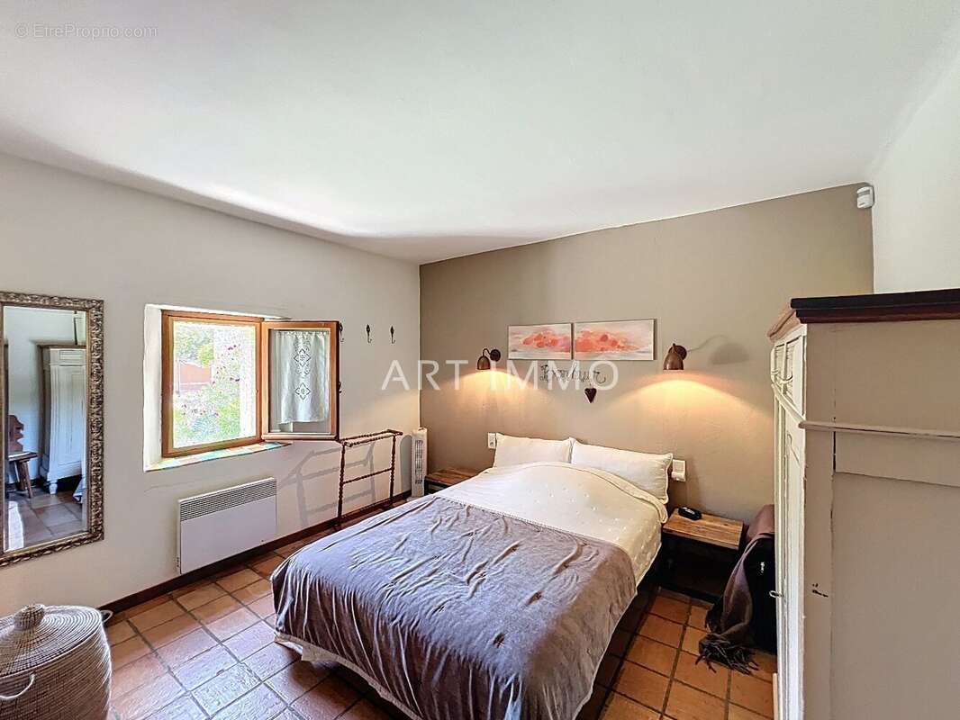 Maison de village avec piscine sur un grand terrain. - photo 13
