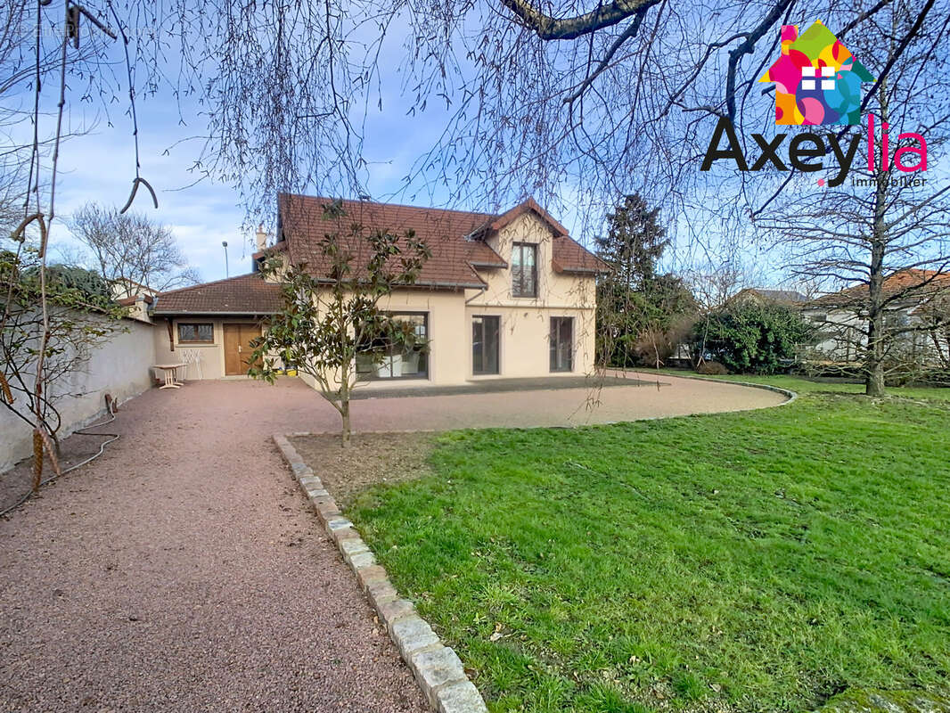 Maison à RIORGES