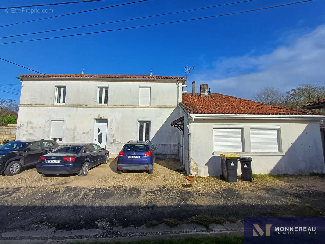 Maison à JONZAC