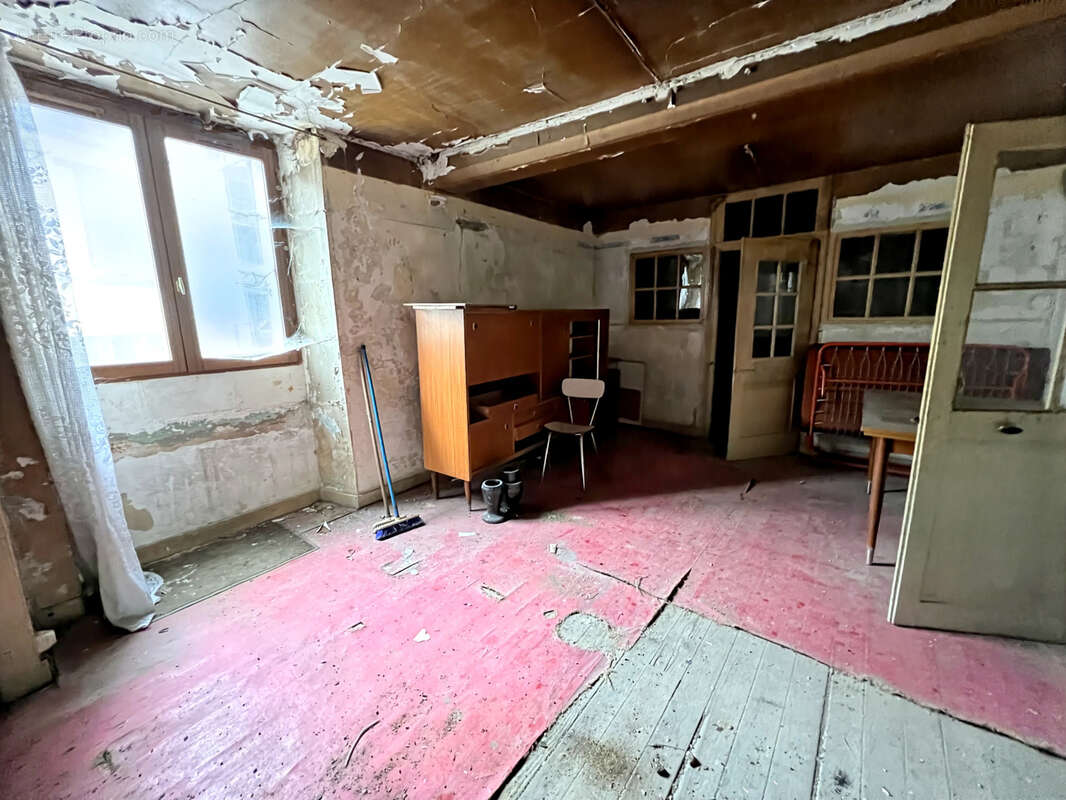 Maison à LES RICEYS