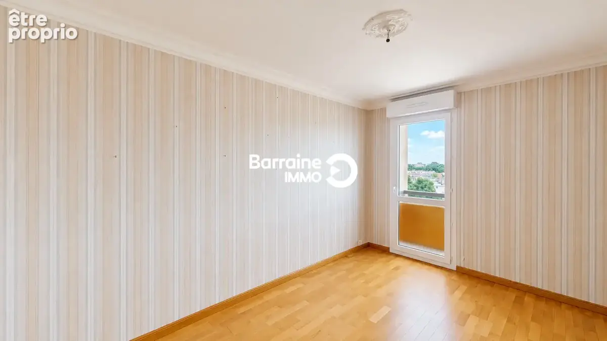 Exclusivité menez-paul : dernier étage, appartement t4 - ascenseur - deux balcons et parking - photo 12