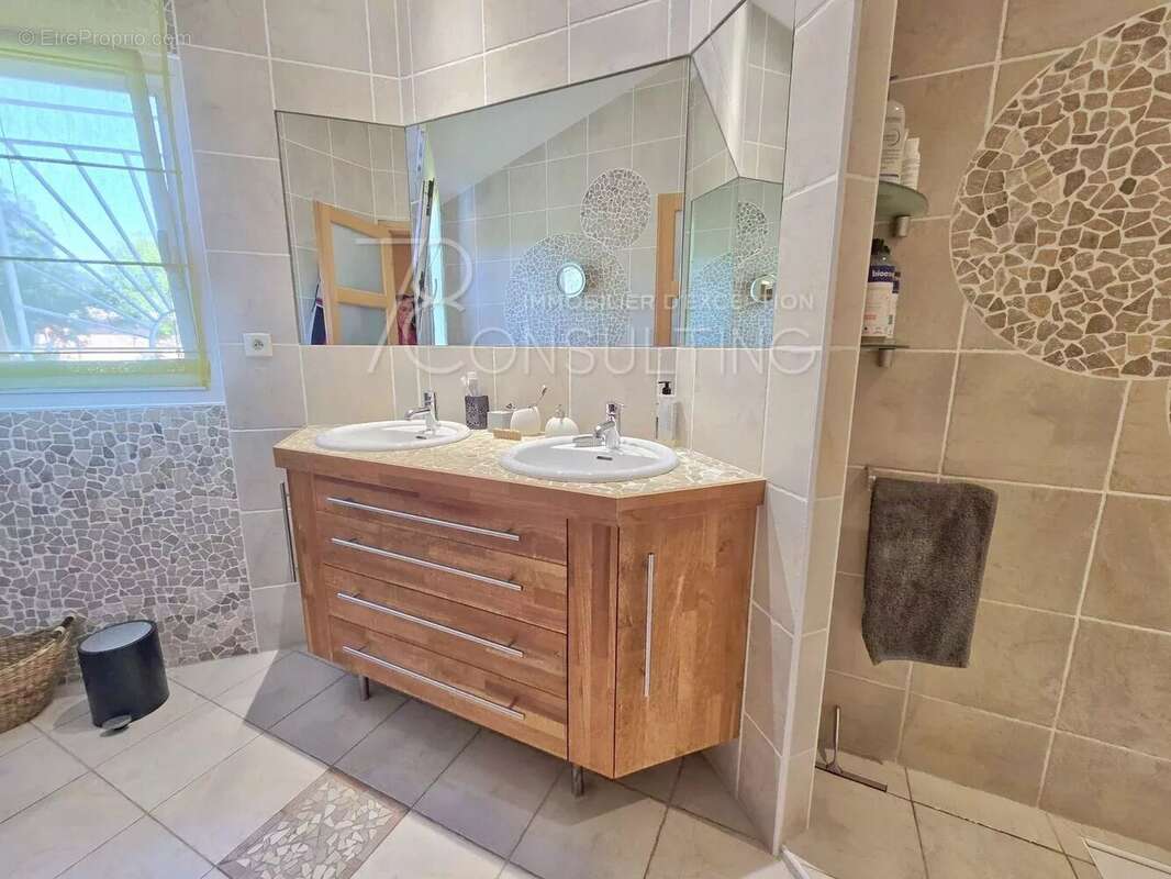 Maison à MONTAIGUT-SUR-SAVE