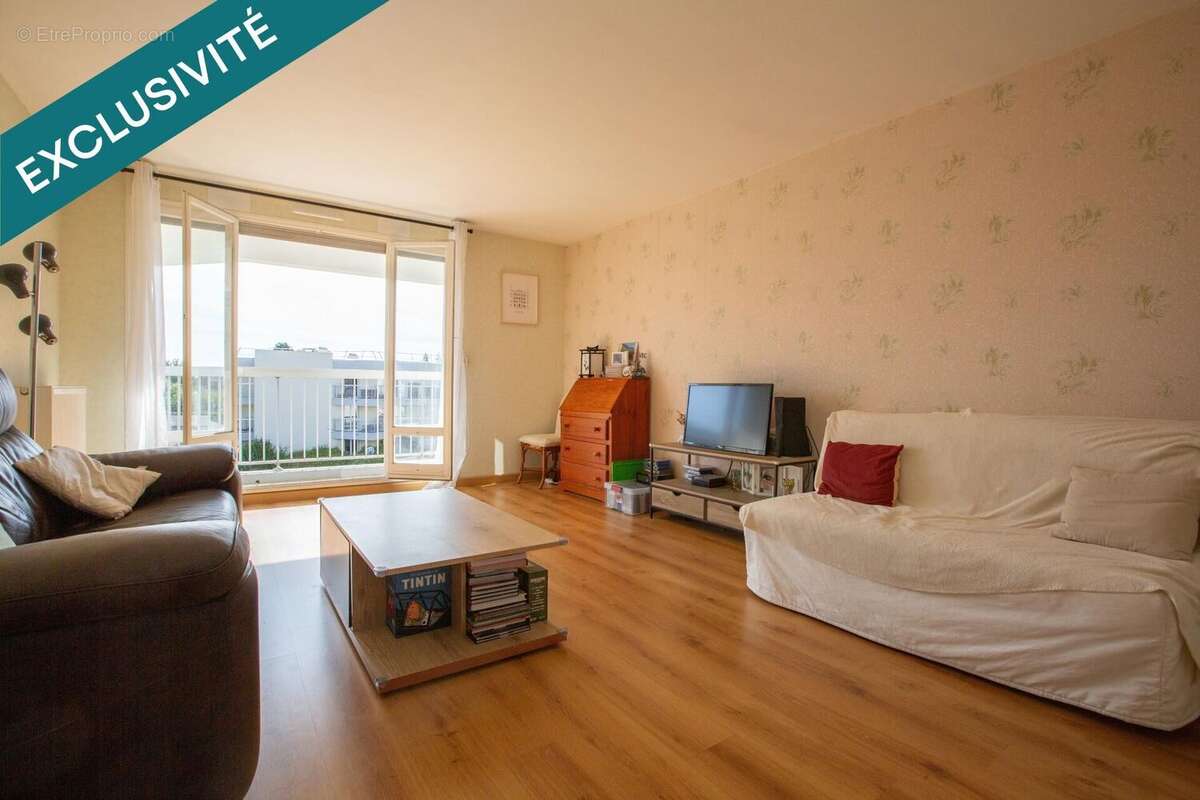 Appartement 72 m² à Le Mesnil-Saint-Denis  - photo 4