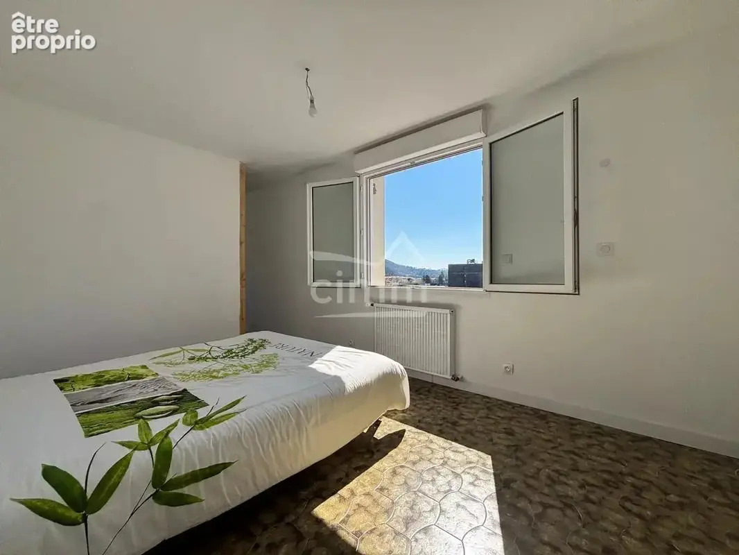 Appartement T5 -100 m² avec grande terrasse - photo 7