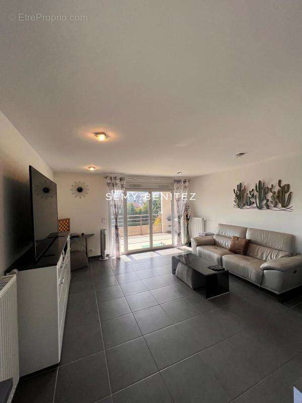 Appartement à SAINT-GENIS-POUILLY