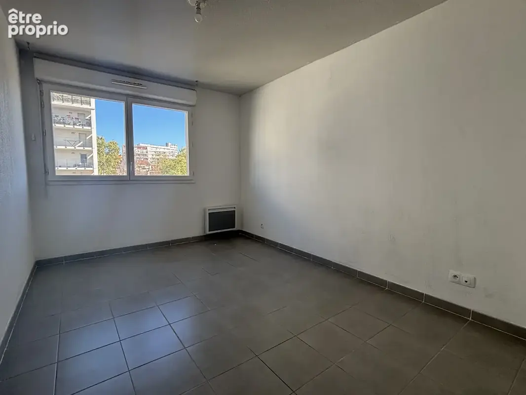 Appartement T3 de 66 m2 avec vaste terrasse de 18 m2 et garage fermé   Marseille 13004 Les Chartreux - photo 9