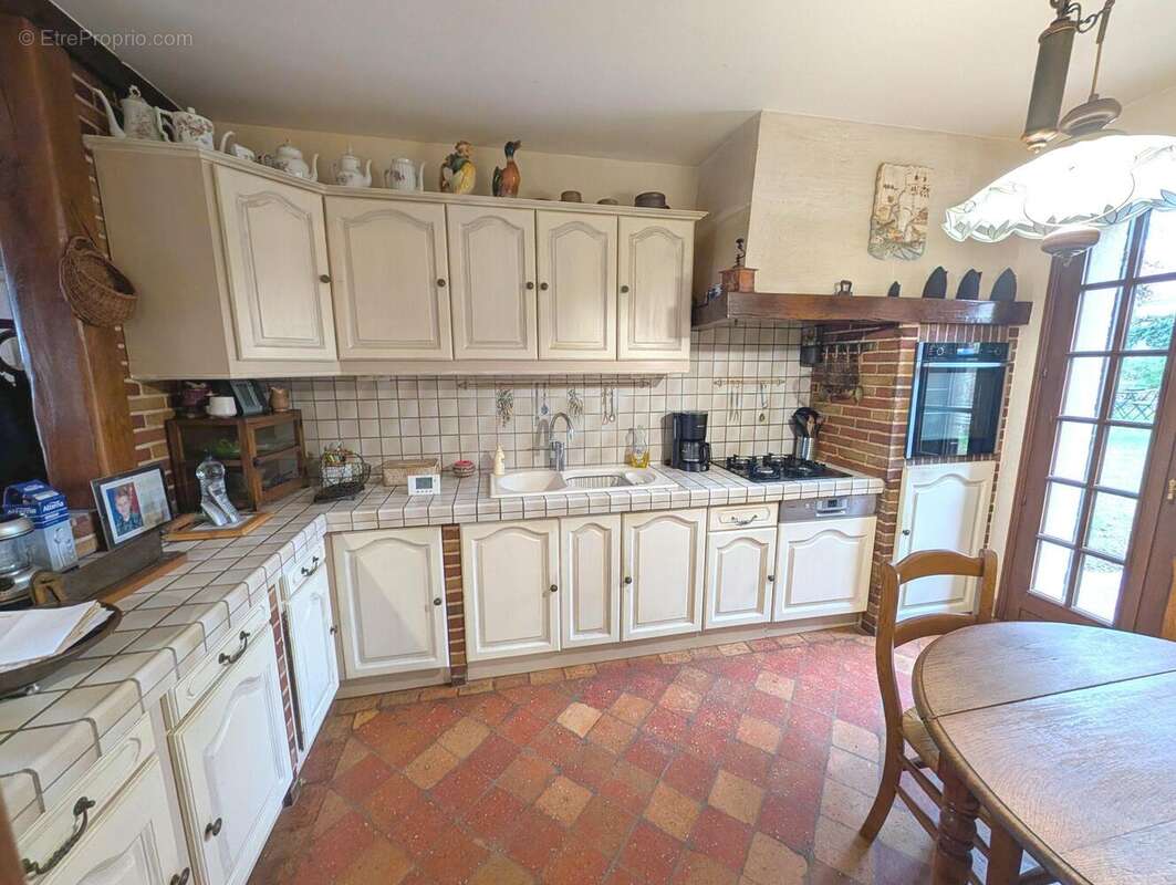 Maison à LES CLAYES-SOUS-BOIS