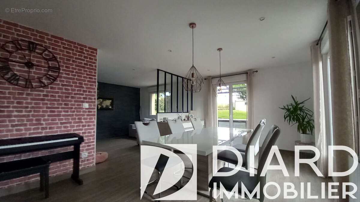Maison La Chapelle Fleurigne 6 pièce(s) 115 m2 - photo 2