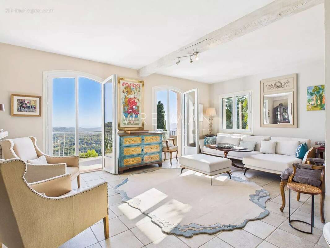 Maison à CHATEAUNEUF-GRASSE