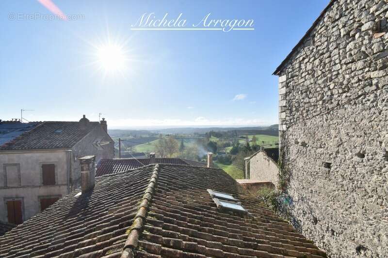 Maison à SAINT-PASTOUR