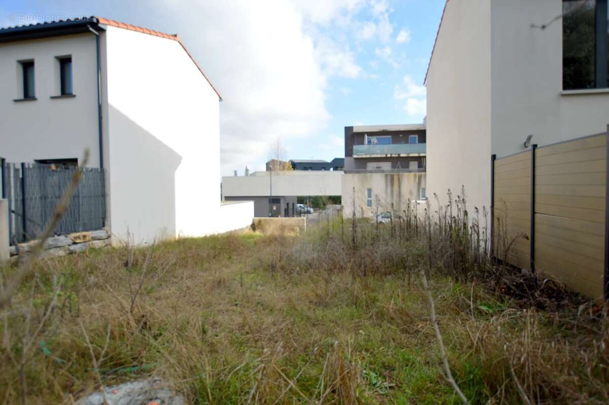 Terrain à CASTELNAU-LE-LEZ