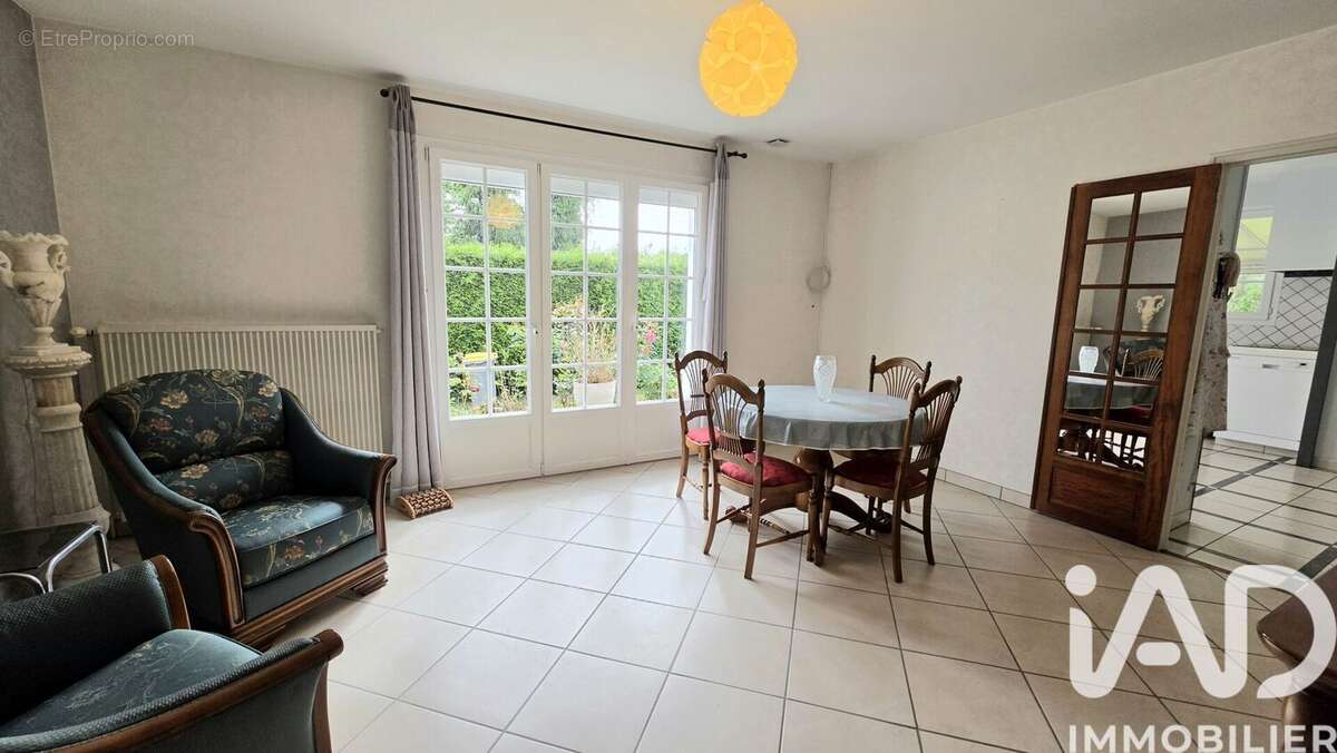 Photo 2 - Maison à POITIERS