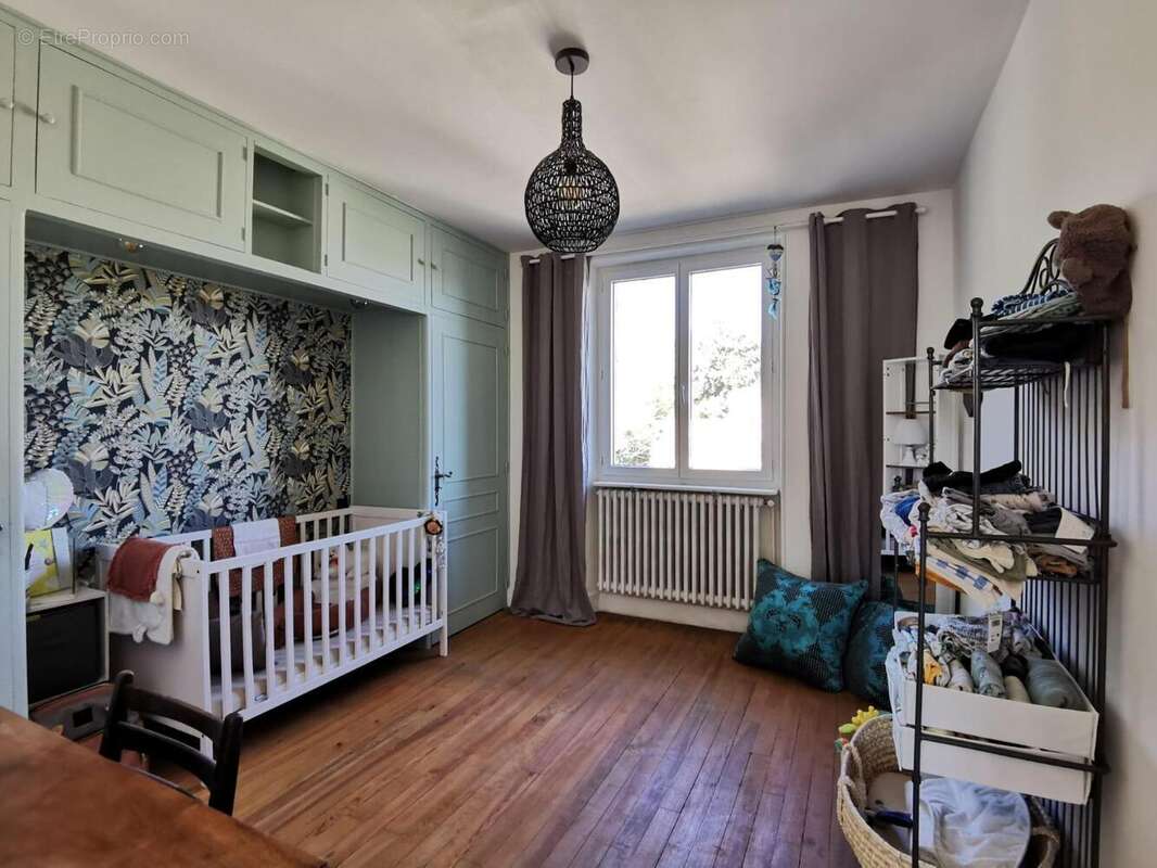   - Maison à SAINT-ETIENNE-DE-FONTBELLON