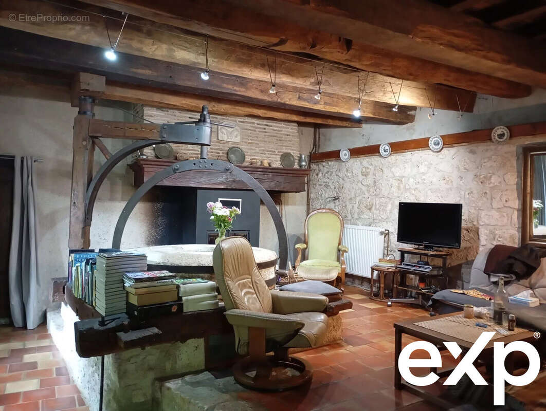 Maison à SAINT-BEAUZEIL