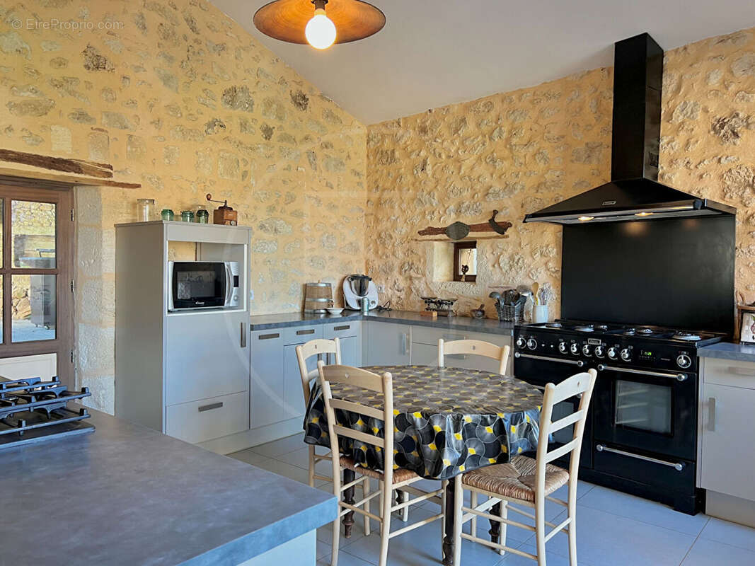 Maison à PUJOLS