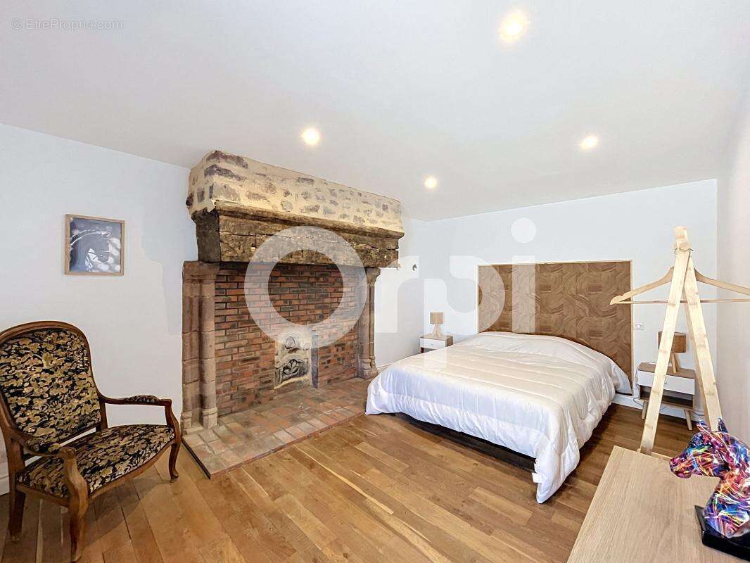 Maison de caractère en pierre de brasier ! AGENCE ORPI BRIVE RD - photo 12