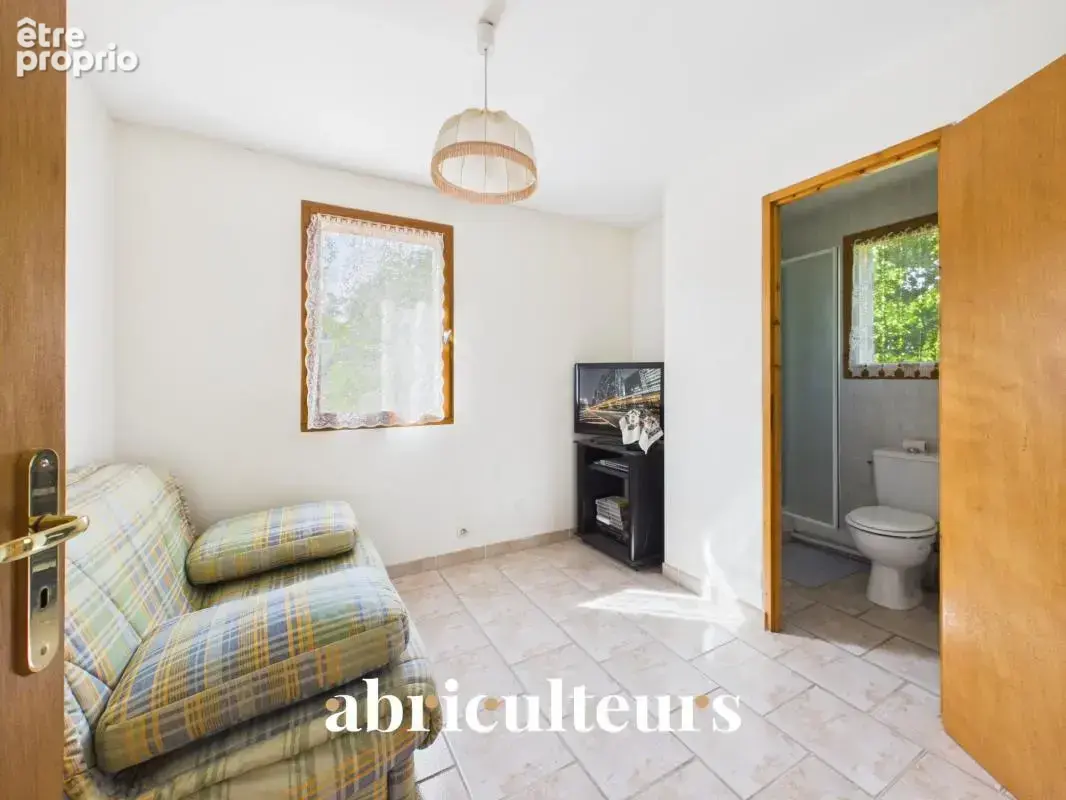 Maison 5 pièces de 110 m² au calme absolu avec piscine en vente à Puyloubier (13114) - photo 12