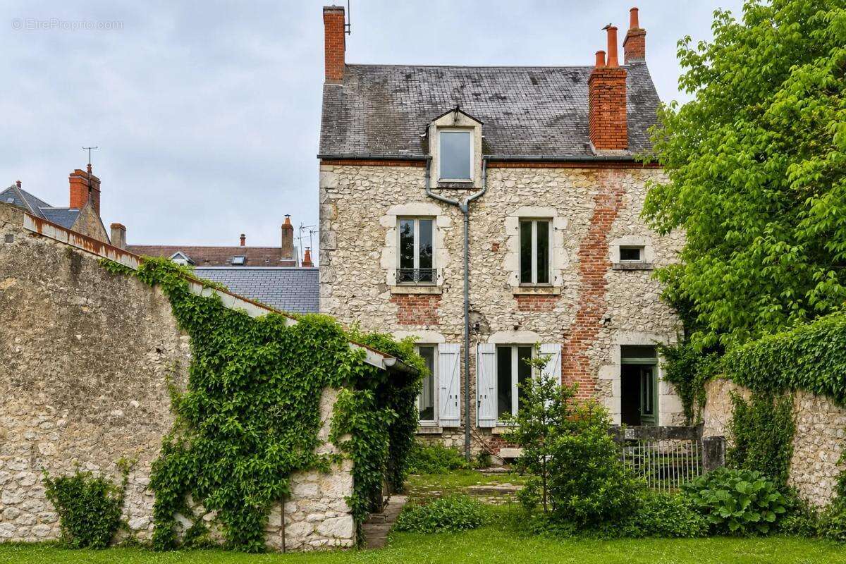 Maison à MEHUN-SUR-YEVRE