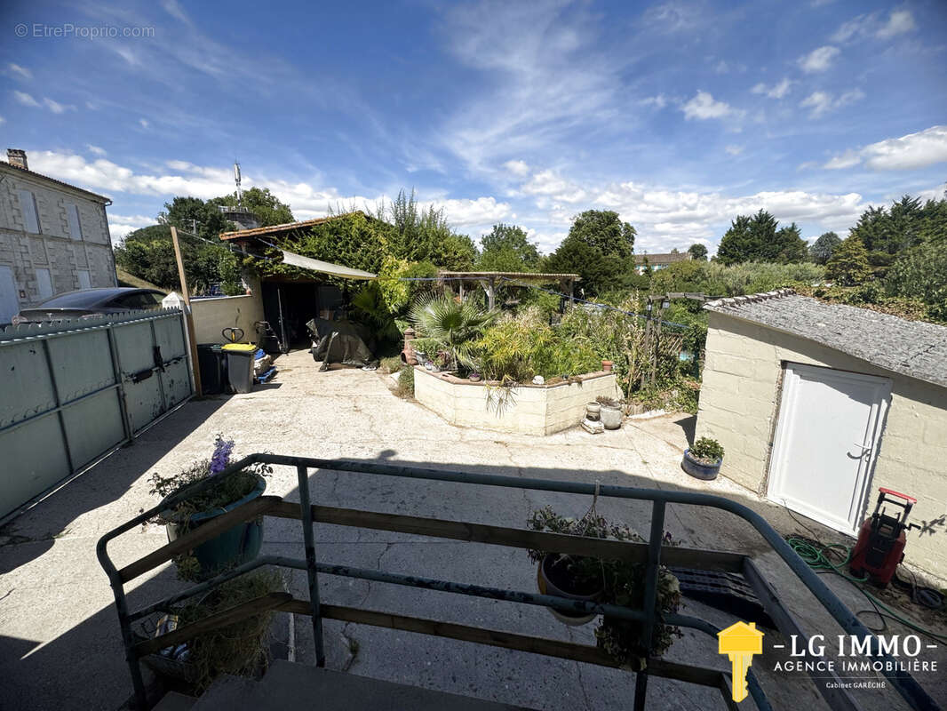 Maison ancienne rénovée avec  dependances, jardin de 1000 m2 et piscine au cœur de mortagne-sur-gironde - photo 29