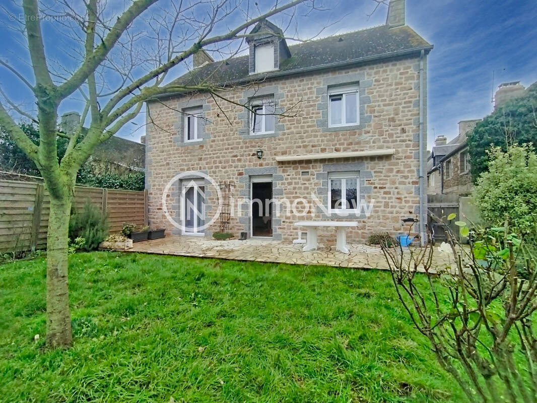 Maison à GENETS