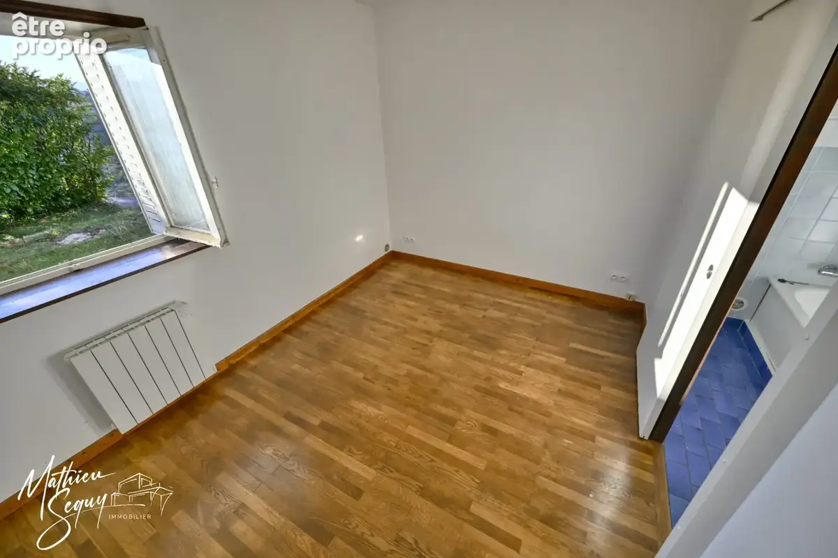 CHARBONNIERES LES BAINS (69) Appartement T2 de 45m² avec jardin de 84m² - Façade refaite 2025 et huisseries changées 2025 - photo 14