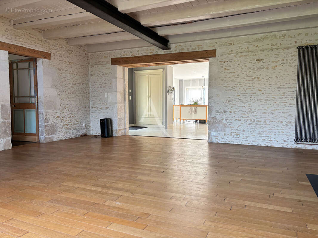 Maison à SAINTE-RADEGONDE-DES-NOYERS