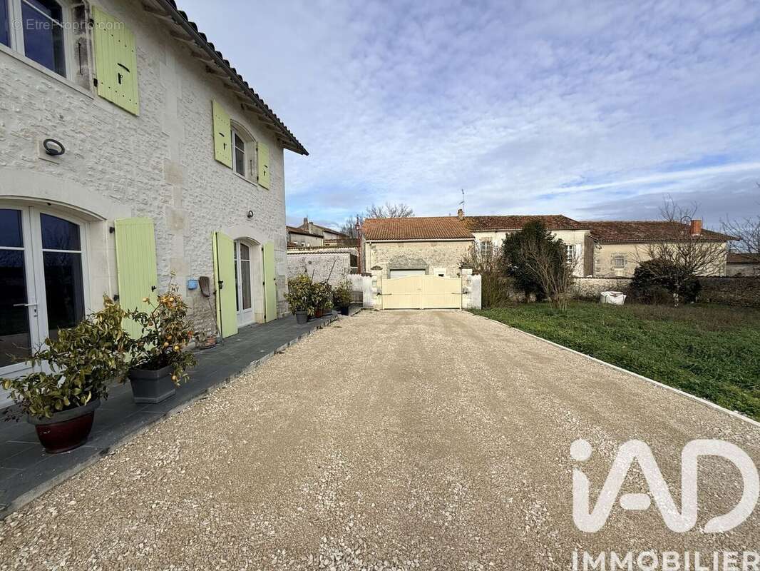 Maison 147 m² à Lonzac  - photo 3