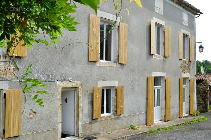 Maison de village 185 m2 avec jardin CHERVES CHATELARS (16) 154 500€ FAI - photo 11