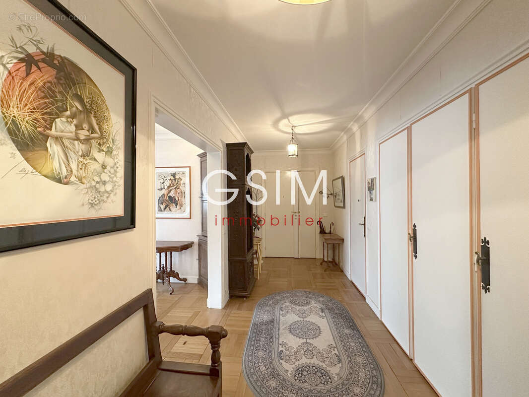 Appartement à VILLE-D'AVRAY