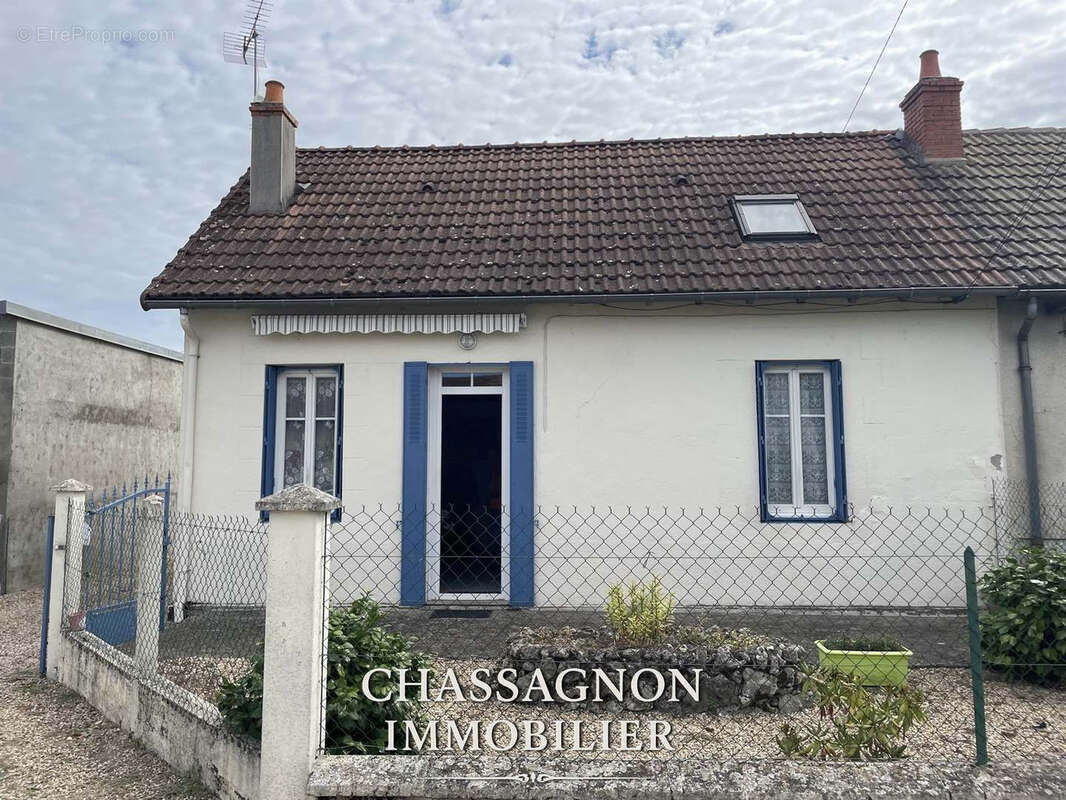 Maison à VILLENEUVE-SUR-ALLIER