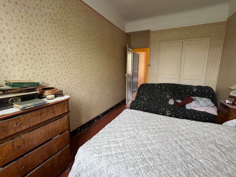 Appartement à BAGNOLS-EN-FORET