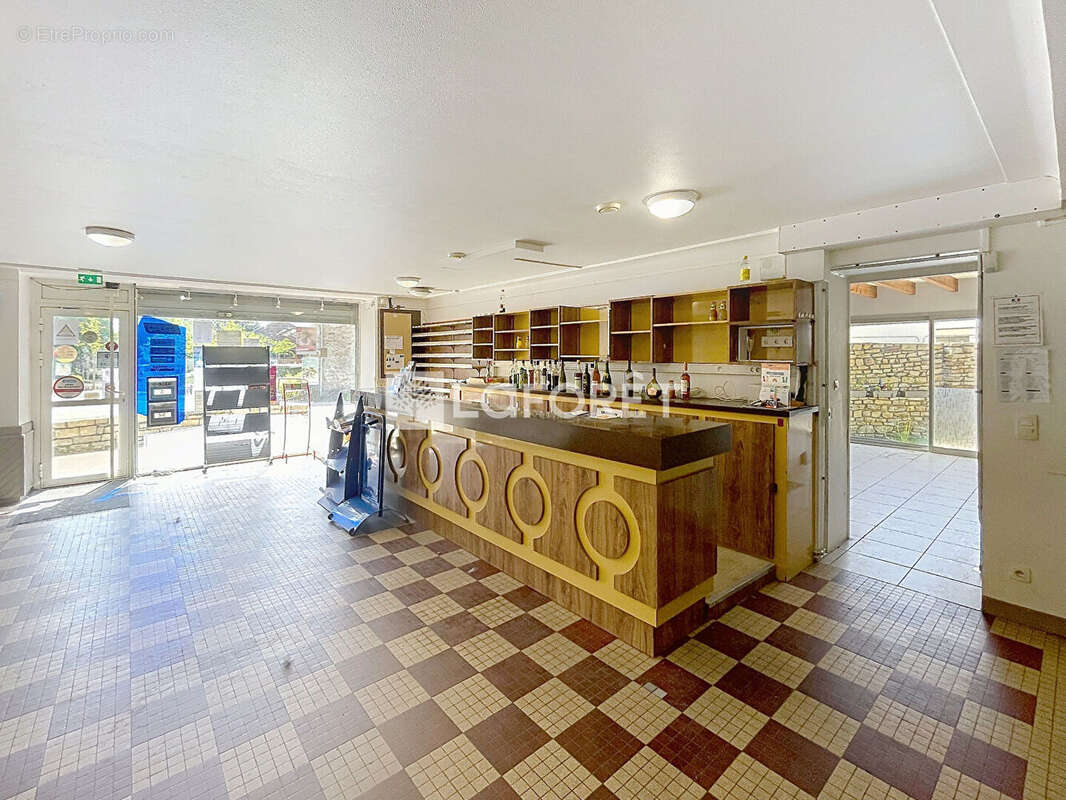 Commerce à SAINT-JEAN-LA-POTERIE