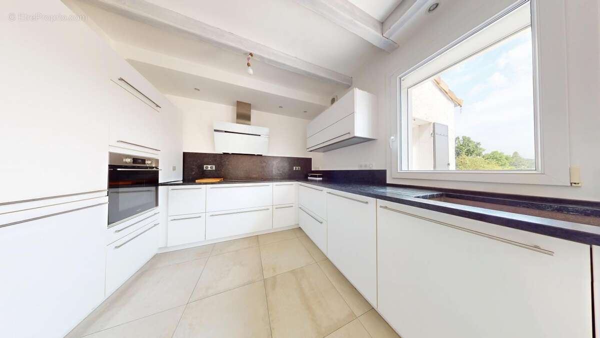 Maison 175 m² à Meursac  - photo 3