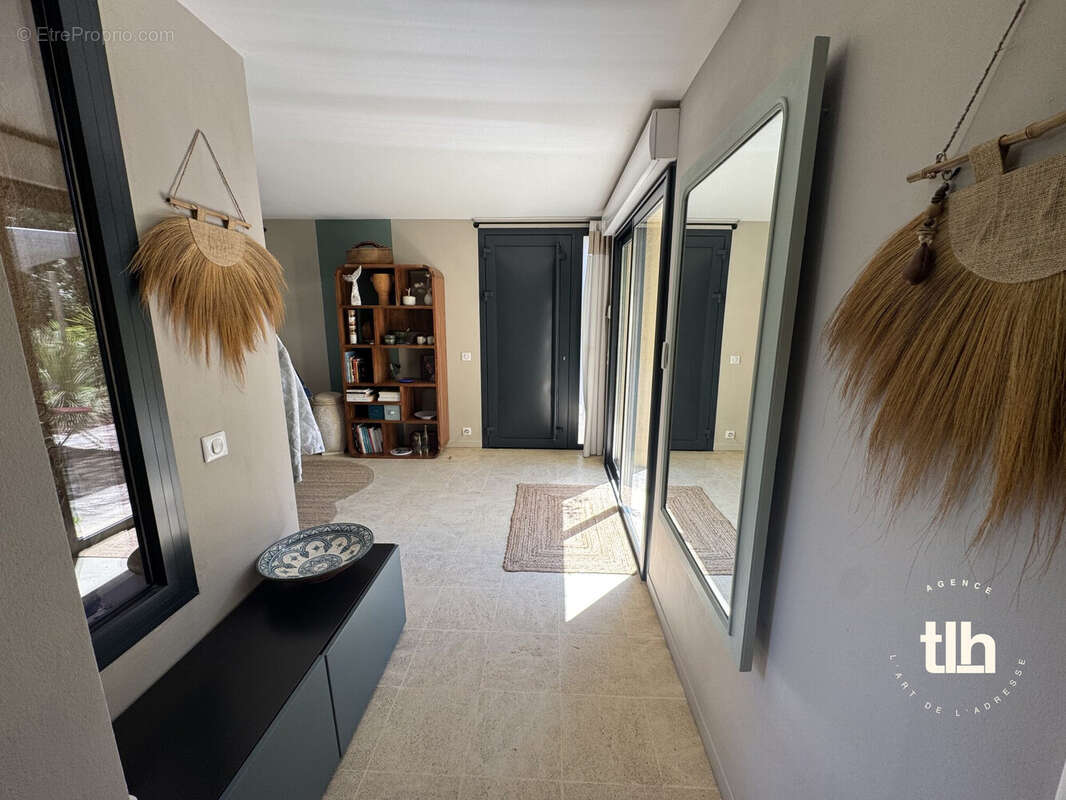 Maison 202 m² à Saint-Genies-Des-Mourgues  - photo 5